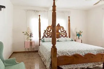 Villa Roma Montego Bay 3*,